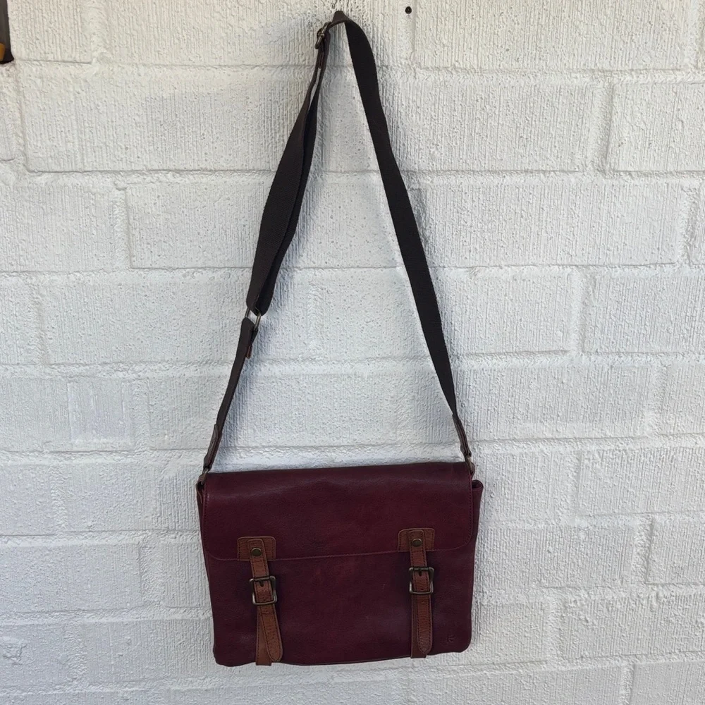 Ellington Leather Messenger Brownish Red Crossbody Medicine Bag